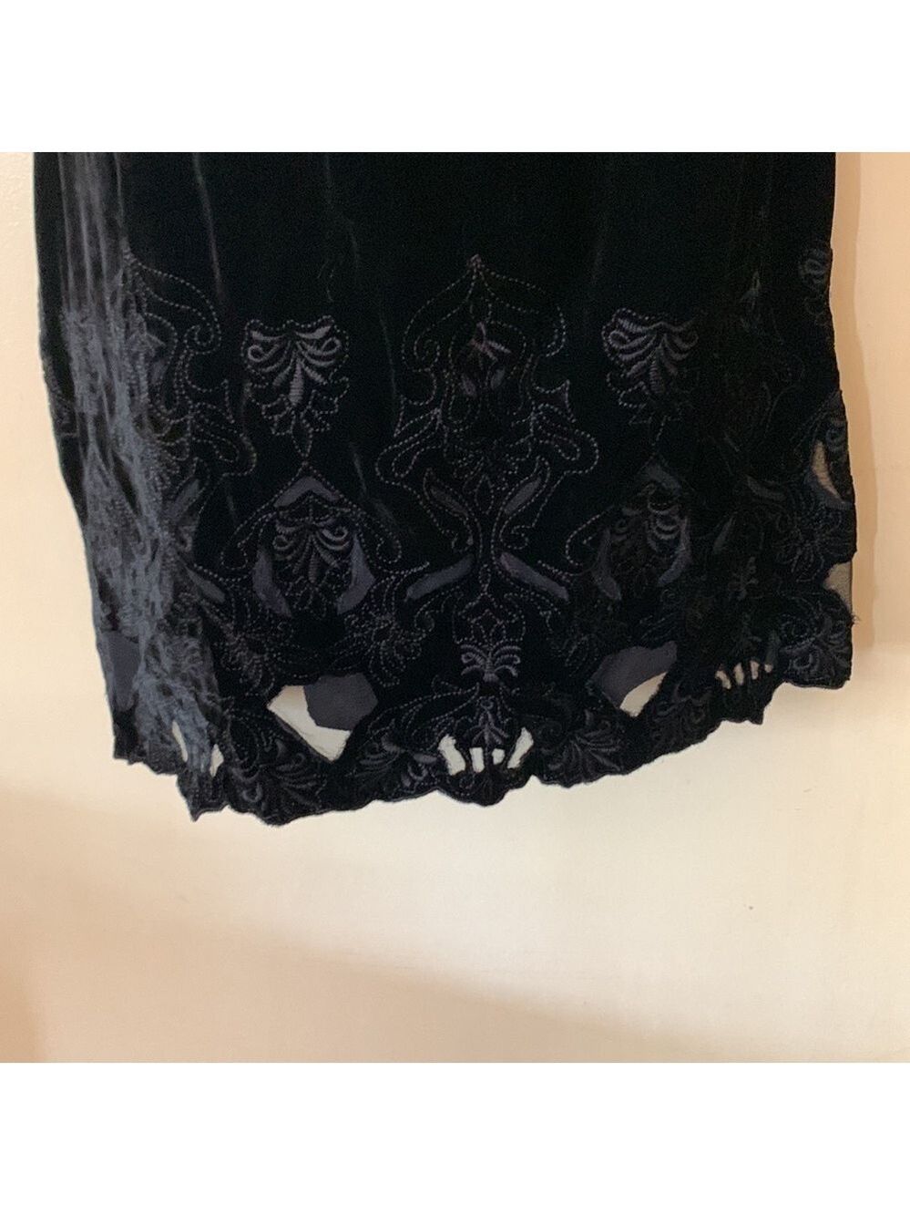 Tahari crushed black crushed velvet cocktail dress size 2 - Picture 3 of 10